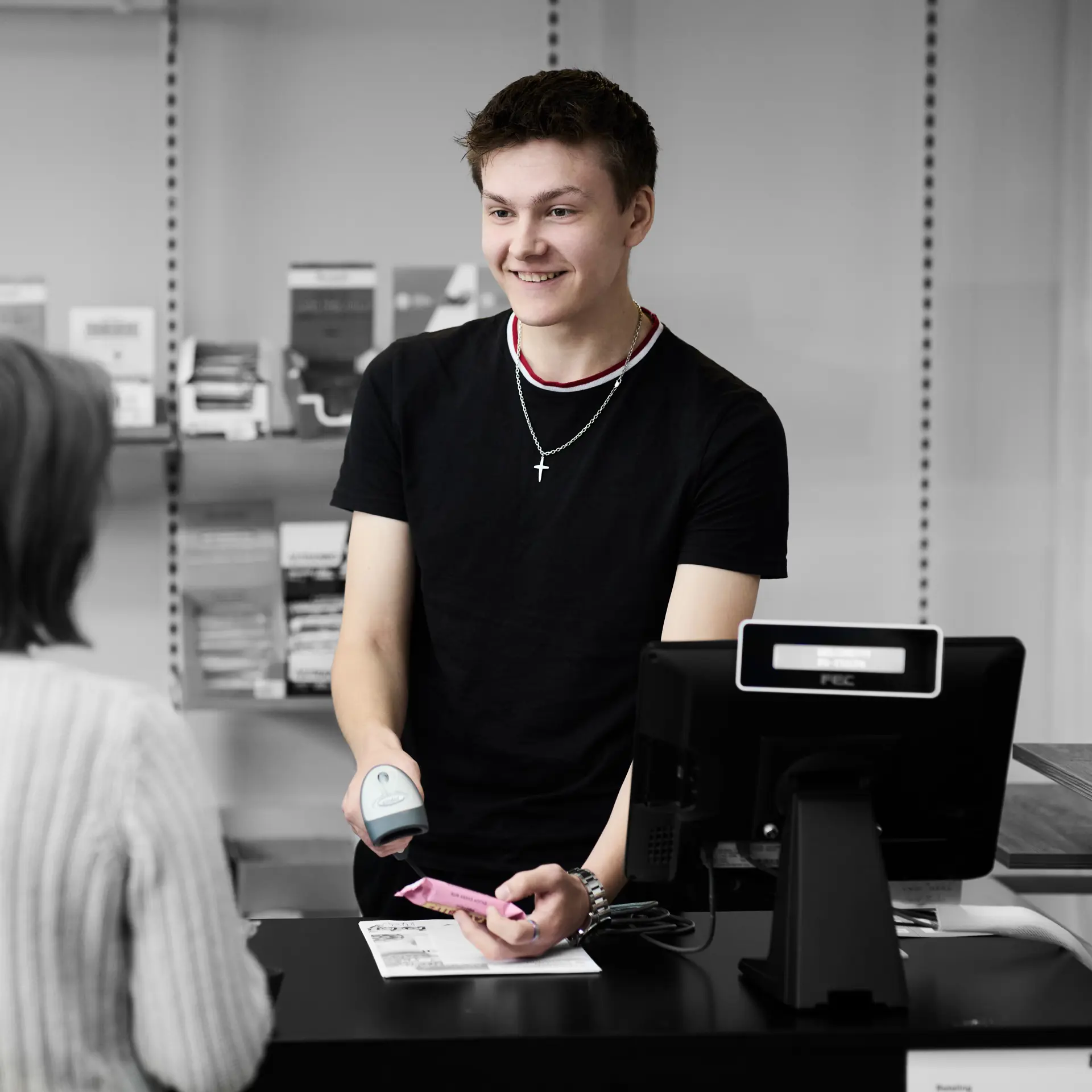 Business-elev fra detailhandel i butik