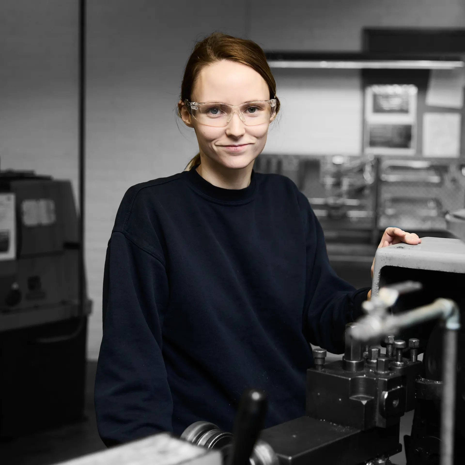 Industritekniker ved maskine