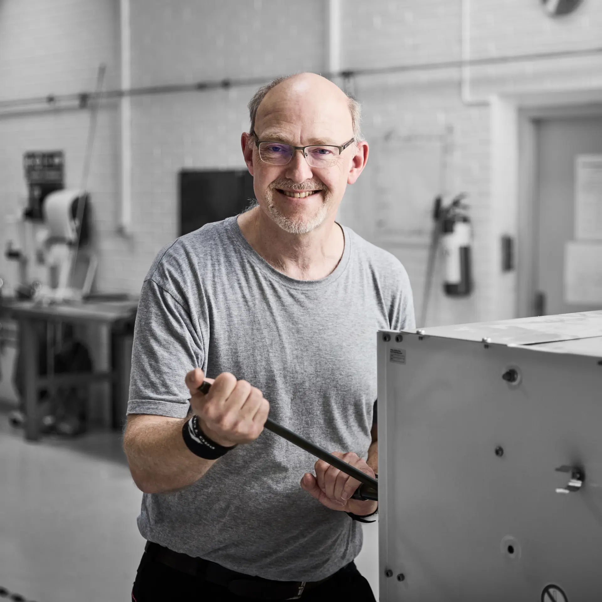 Forsyningsoperatør arbejder med el-nettet